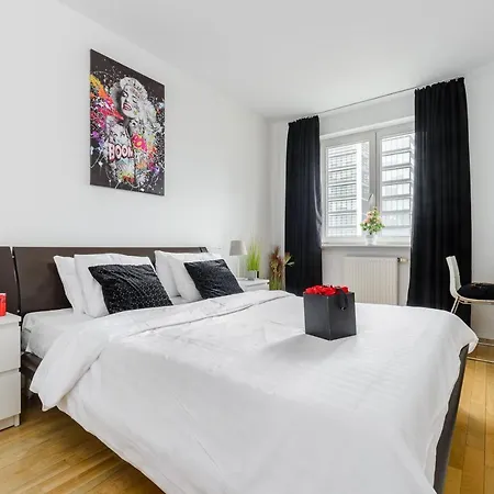 Lumina 3 Bedroom Apart Park Szczesliwicki Apartment *
